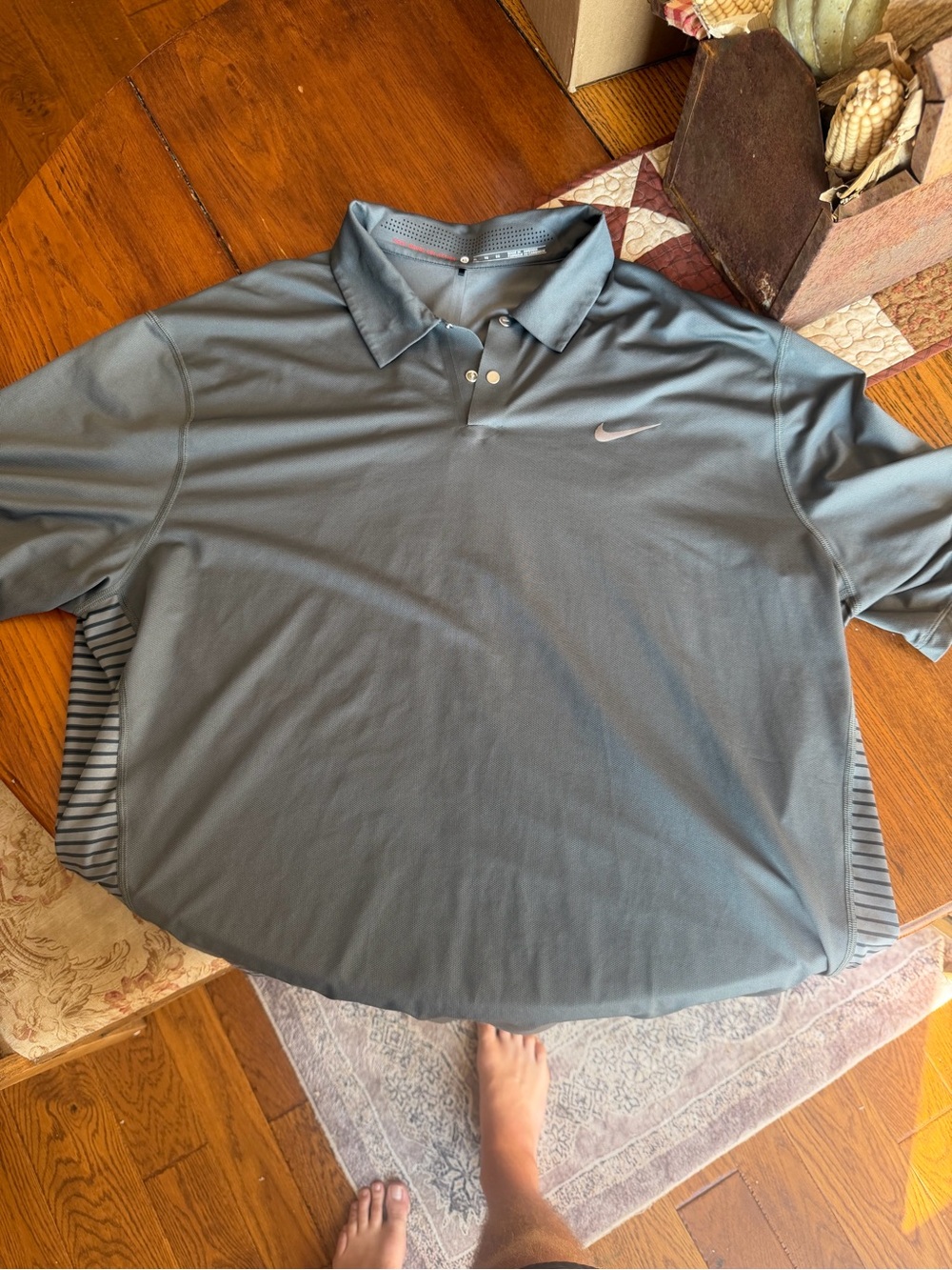Nike Tiger Woods Men's Gray Performance Golf Polo
